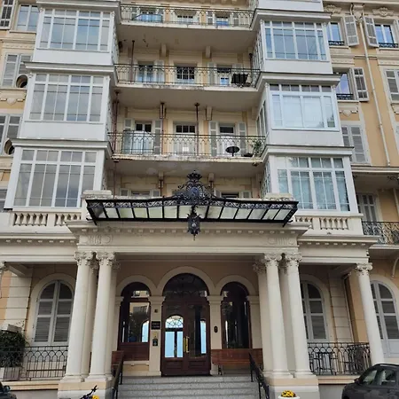 Au Palace Le Splendide 艾克斯莱班